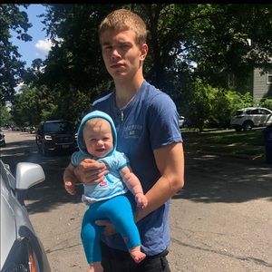 Meet your Posher, Avi